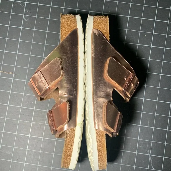 Women’s Birkenstock Arizona Leather Soft Footbed- Metallic Copper, size 39/250 - Picture 2 of 16